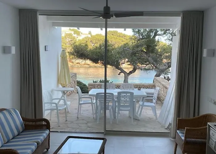 Waterfront Apartment \'Maria\'. Pool. Wifi
