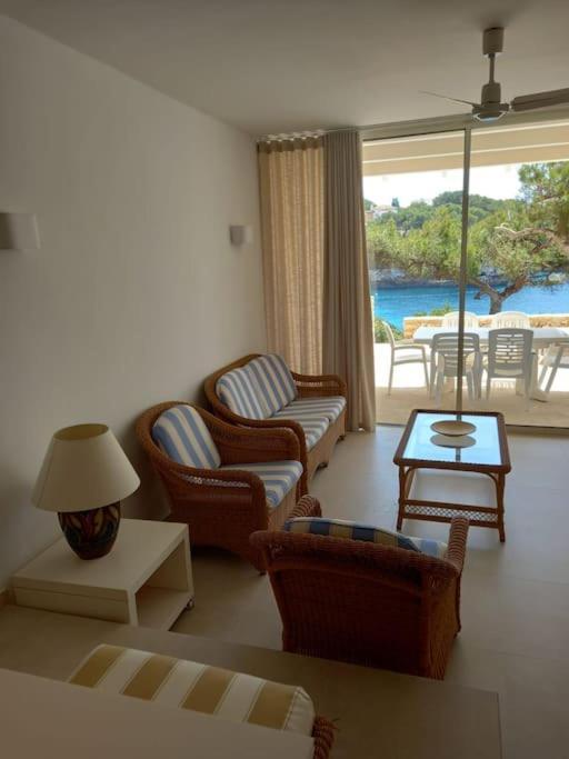 Waterfront 'maria'. Pool. Wifi Apartment *